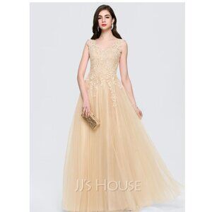 Elegant Gold Lace & Tulle V-Neck Evening Gown With Floral Appliques - Size M